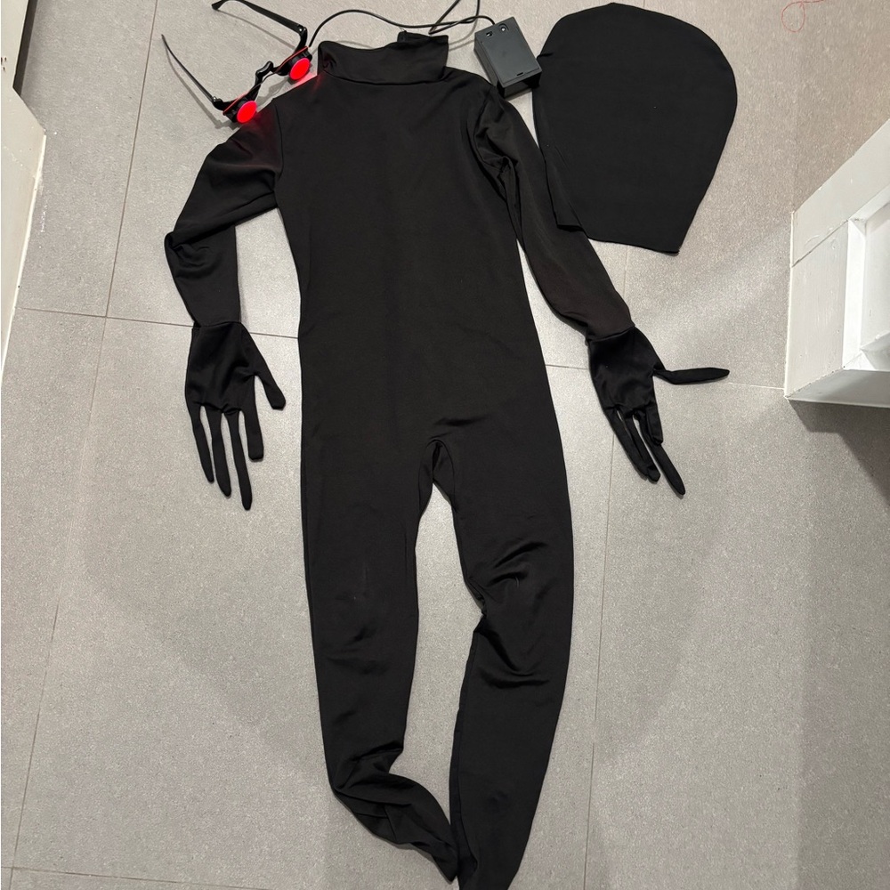 Black Full-Body Boys Costume with Gloves and Accessories Fade Eye Shadow Demon
